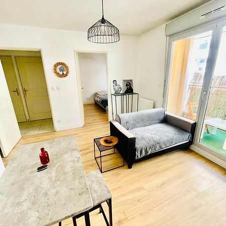 Appartement Avec Place De Parking Et Piscine Villefranche-sur-Saone Bagian luar foto
