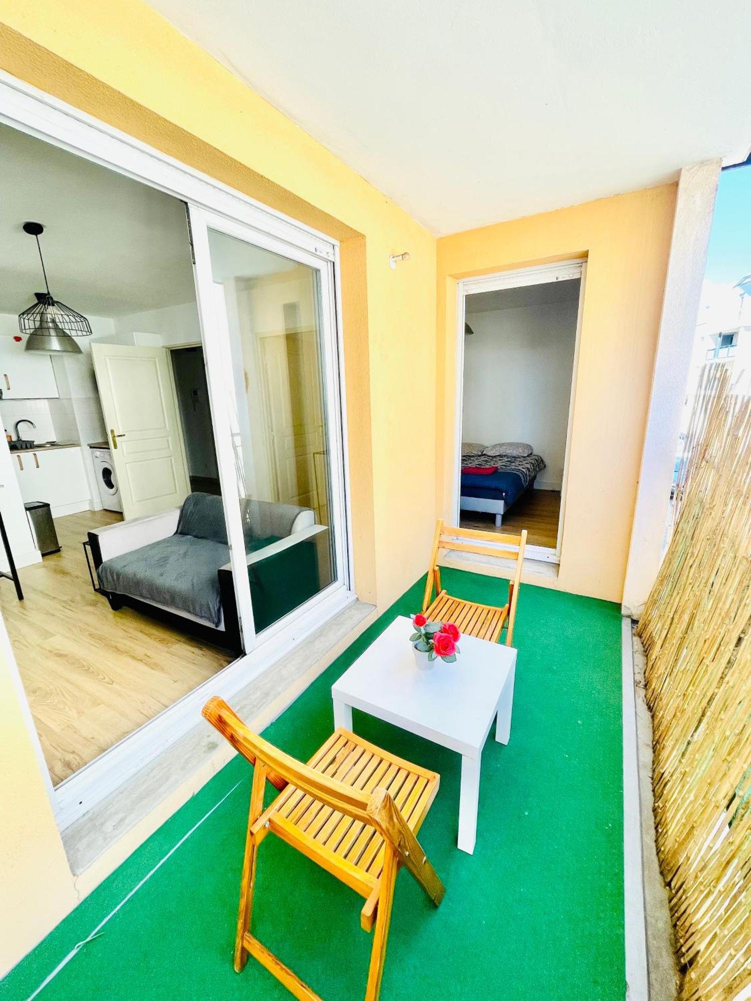 Appartement Avec Place De Parking Et Piscine Villefranche-sur-Saone Bagian luar foto